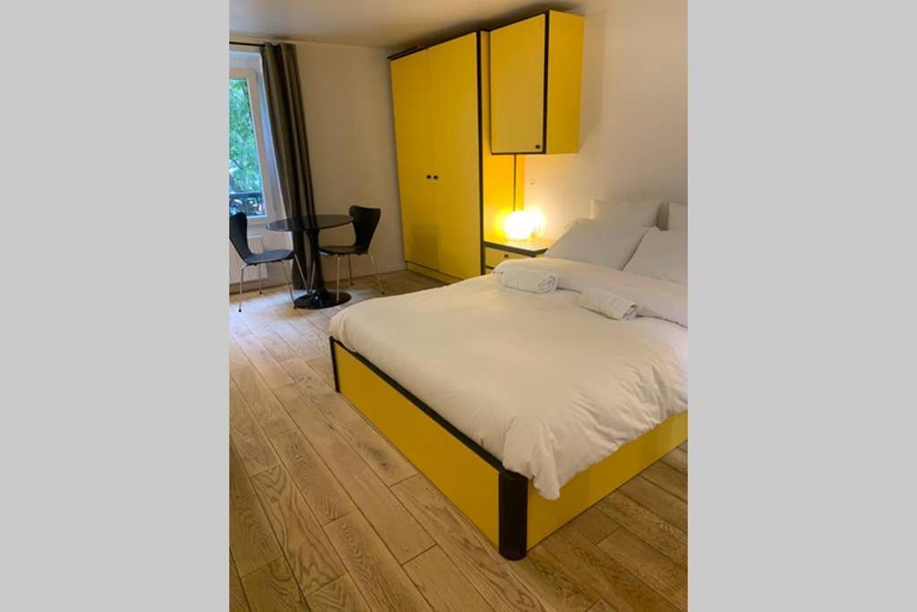 Charming Le Marais Retro Appartement